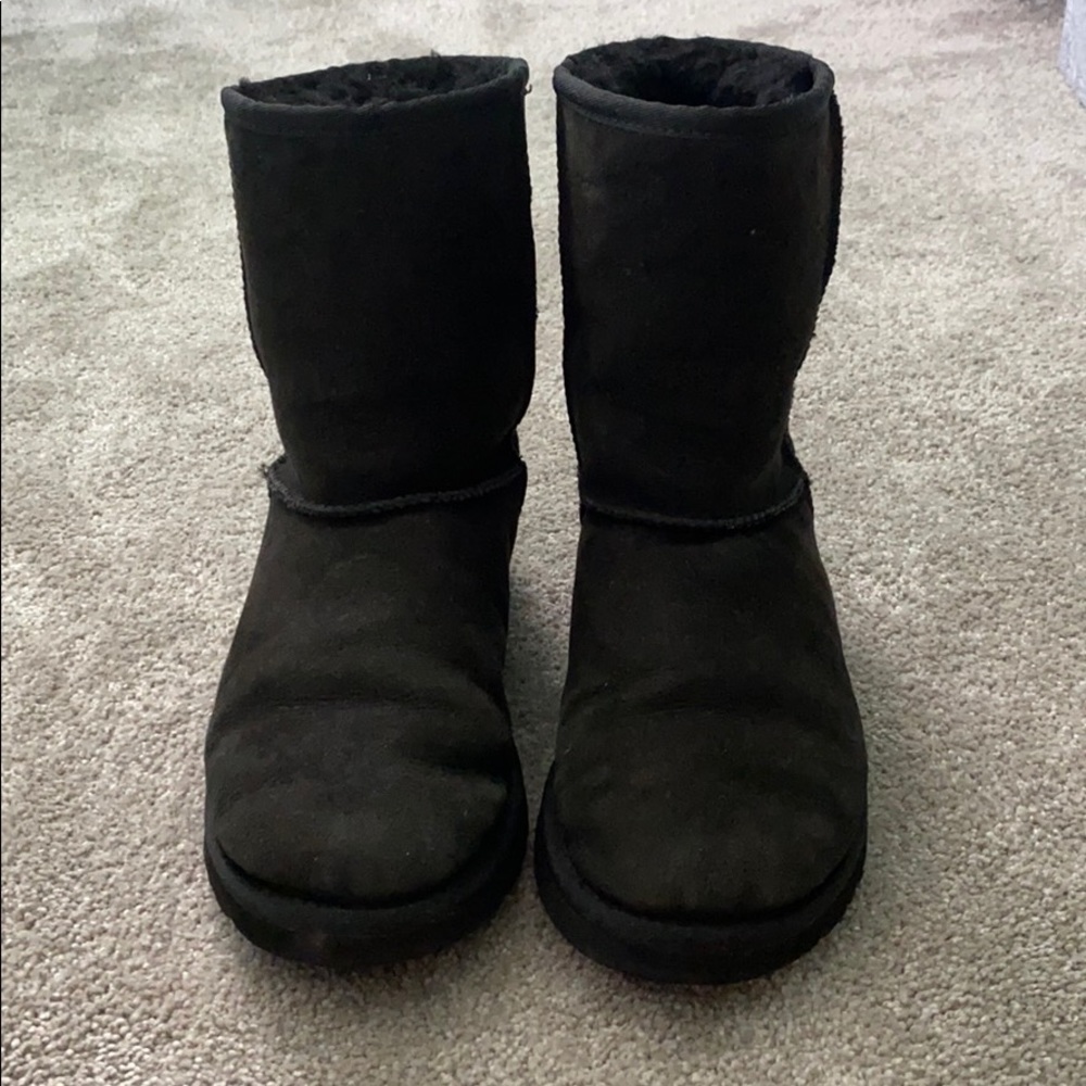 UGG Short Black Boots (W-6/C-4)